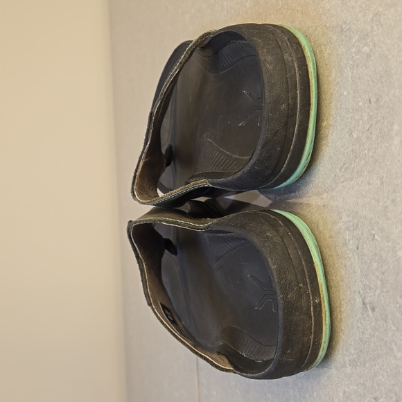 Kuru black, dark brown, and teal suppoertive thong flip flop sandals, size 8 - Picture 7 of 11